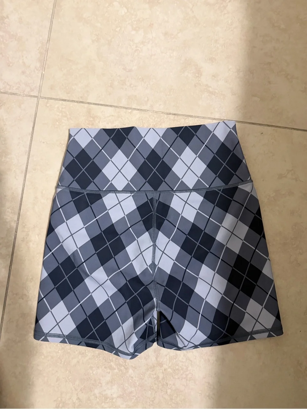 Alo Yoga Medoum Plaid Vapor Biker Shorts. 🖤⚡️